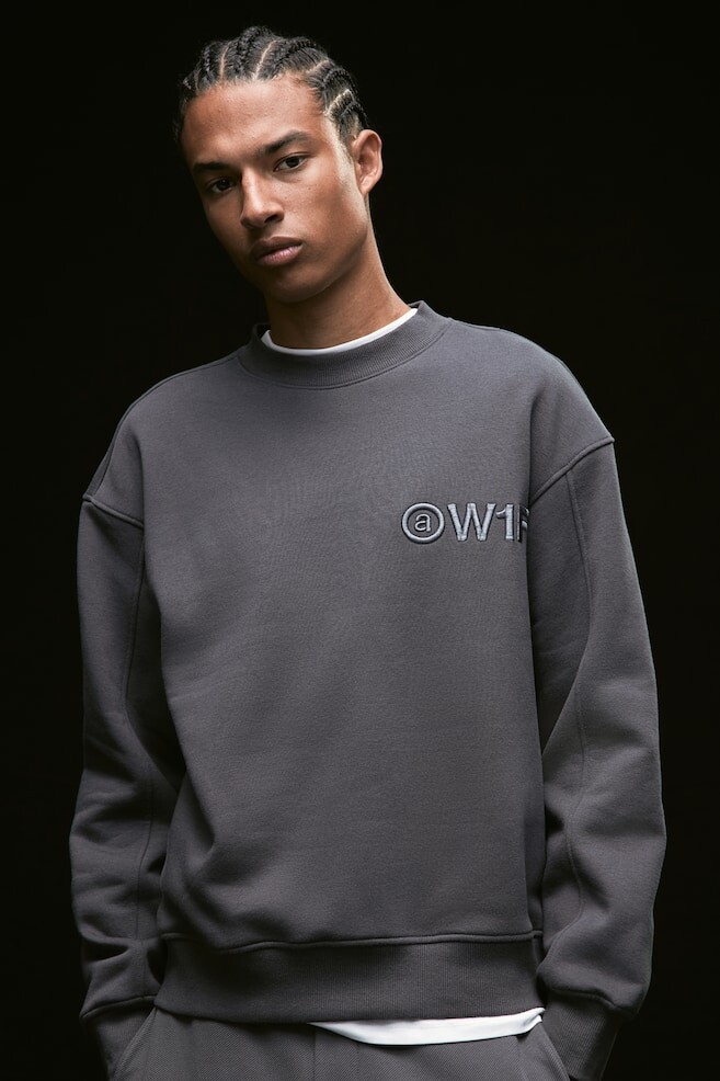 Толстовка с вышивкой H&M, серый
Толстовка с вышивкой H&M, серый