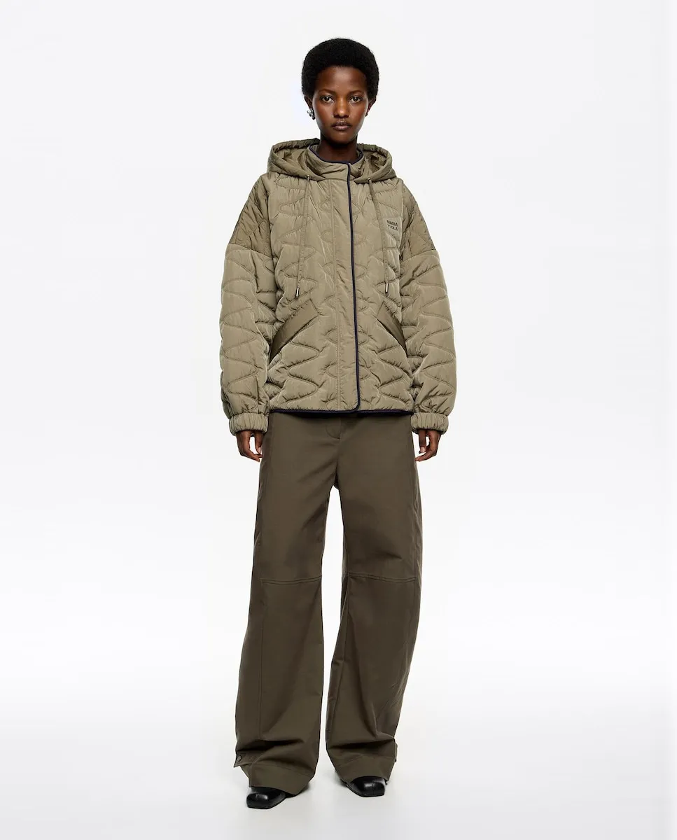 Женский стеганый пуховик с капюшоном Bimba y Lola, хаки
Женский стеганый пуховик с капюшоном Bimba y Lola, хаки