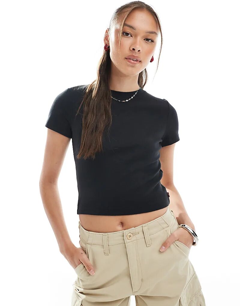 Универсальная спортивная футболка Levi's черного цвета
Универсальная спортивная футболка Levi's черного цвета