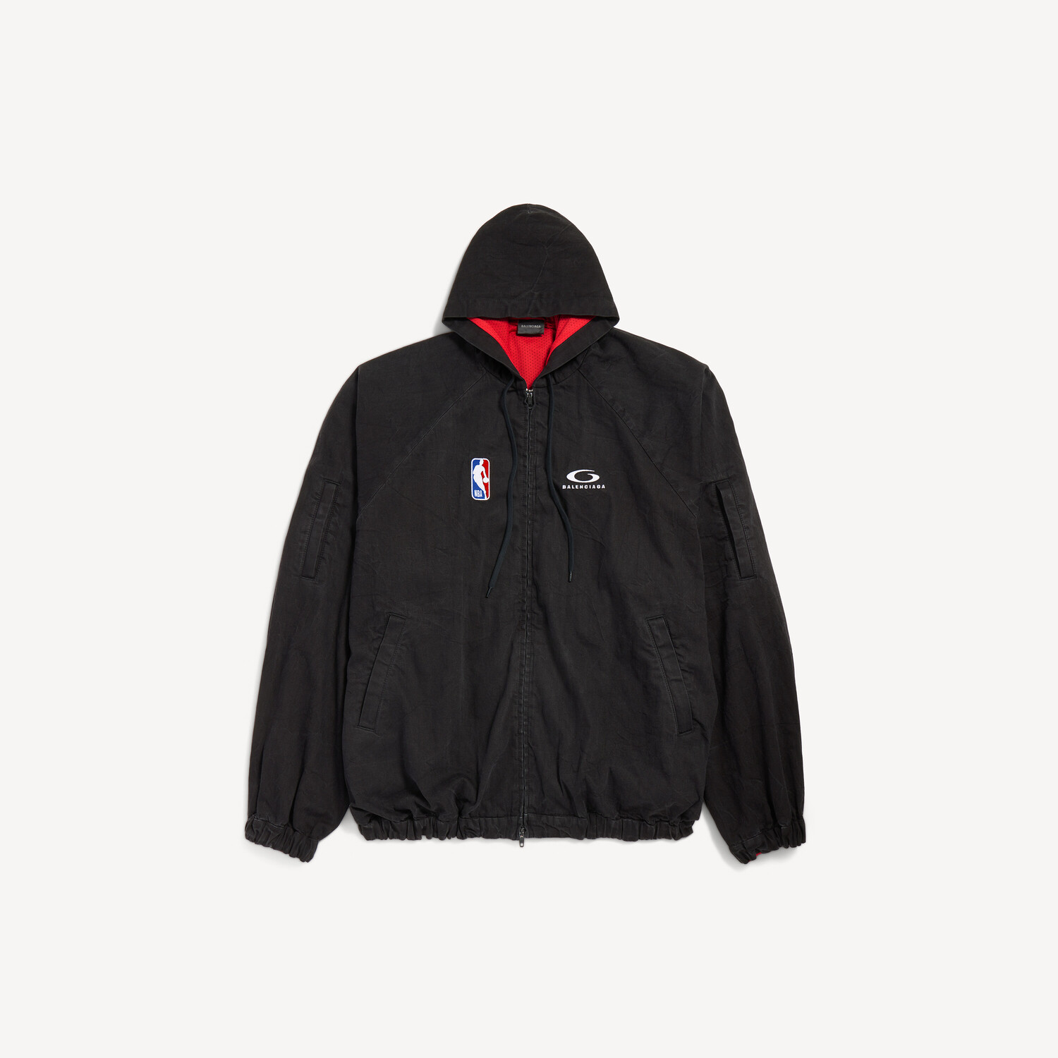 Мужская куртка Balenciaga на молнии в сотрудничестве с NBA из легкого черного материала
Мужская куртка Balenciaga на молнии в сотрудничестве с NBA из легкого черного материала