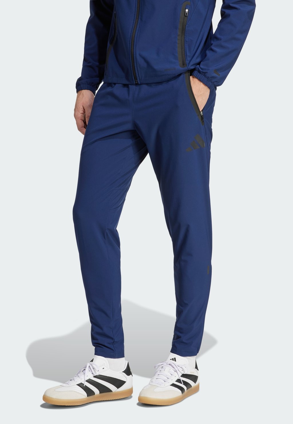 Спортивные штаны MANCHESTER UNITED TIRO25 Adidas Performance, темно-синий
Спортивные штаны MANCHESTER UNITED TIRO25 Adidas Performance, темно-синий