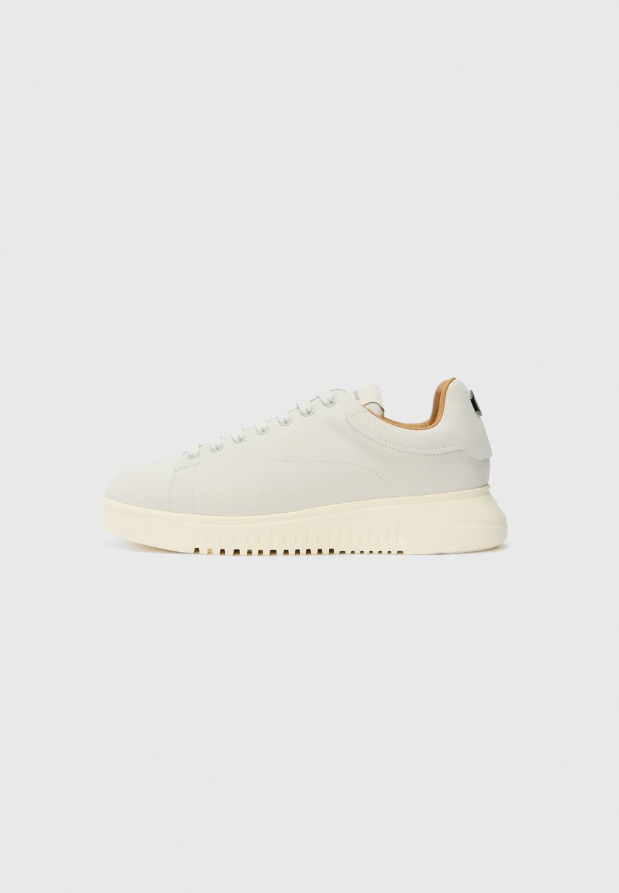 Кроссовки Emporio Armani Trainers, Off White/Off-White
Кроссовки Emporio Armani Trainers, Off White/Off-White