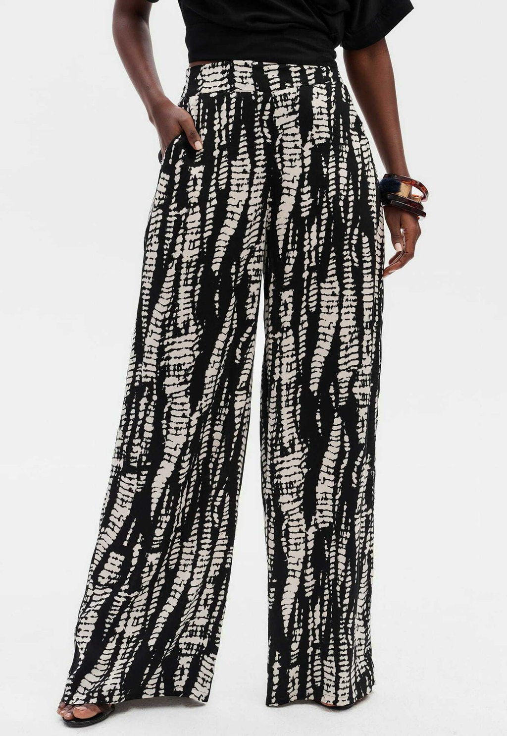 Брюки RAYON blue shadow, черный
Брюки RAYON blue shadow, черный