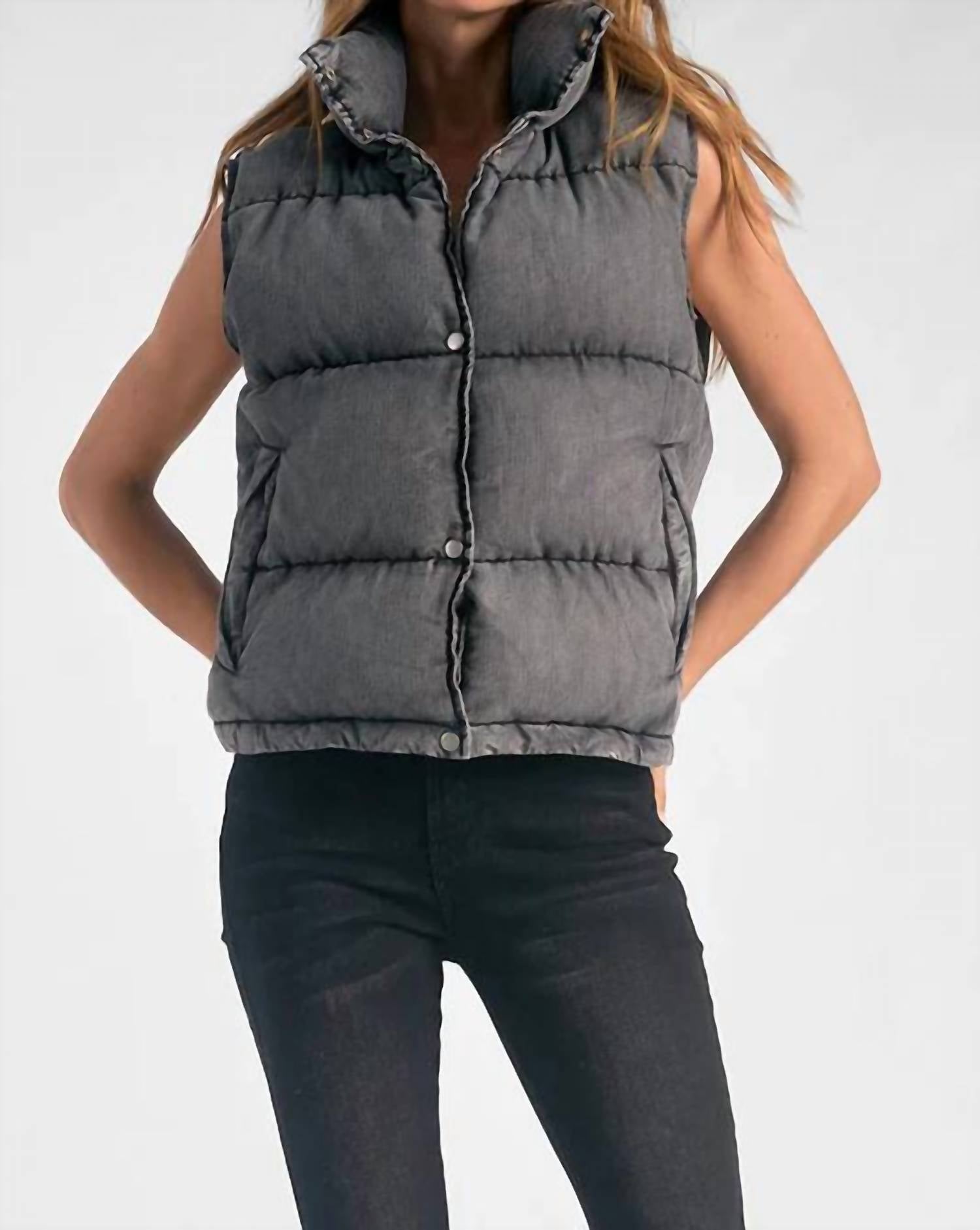 Стираемая пуховая жилетка в черном цвете ELAN
Стираемая пуховая жилетка в черном цвете ELAN