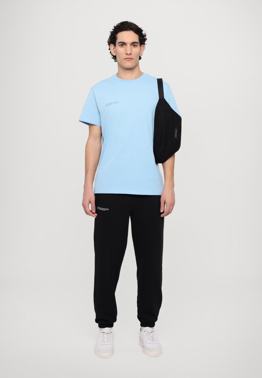Футболка PANGAIA MIDWEIGHT UNISEX, Celestial Blue/Light Blue, Синий, Футболка PANGAIA MIDWEIGHT UNISEX, Celestial Blue/Light Blue
Футболка PANGAIA MIDWEIGHT UNISEX, Celestial Blue/Light Blue, Синий, Футболка PANGAIA MIDWEIGHT UNISEX, Celestial Blue/Light Blue