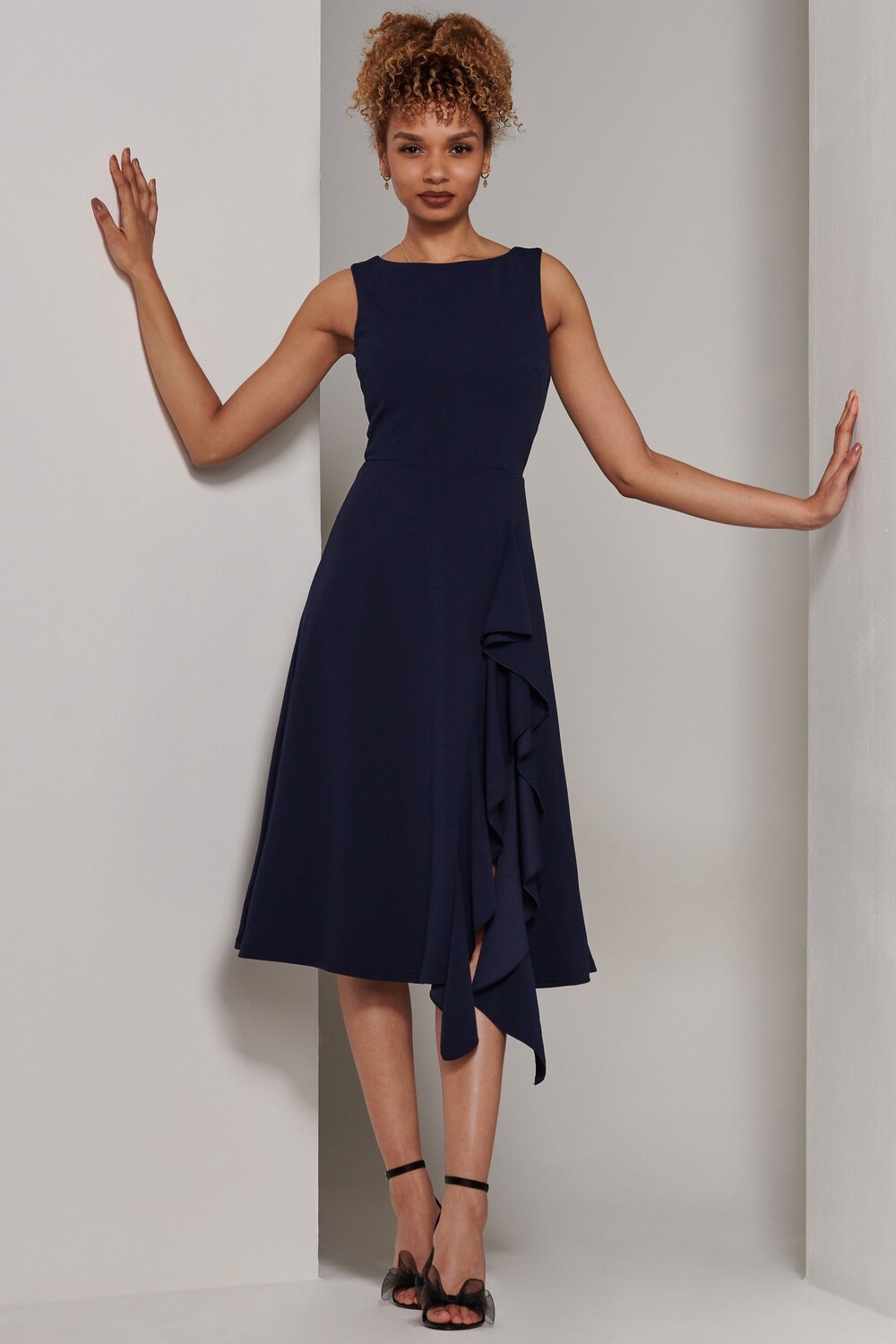 Платье миди Haylen с рюшами Jolie Moi, синий
Платье миди Haylen с рюшами Jolie Moi, синий