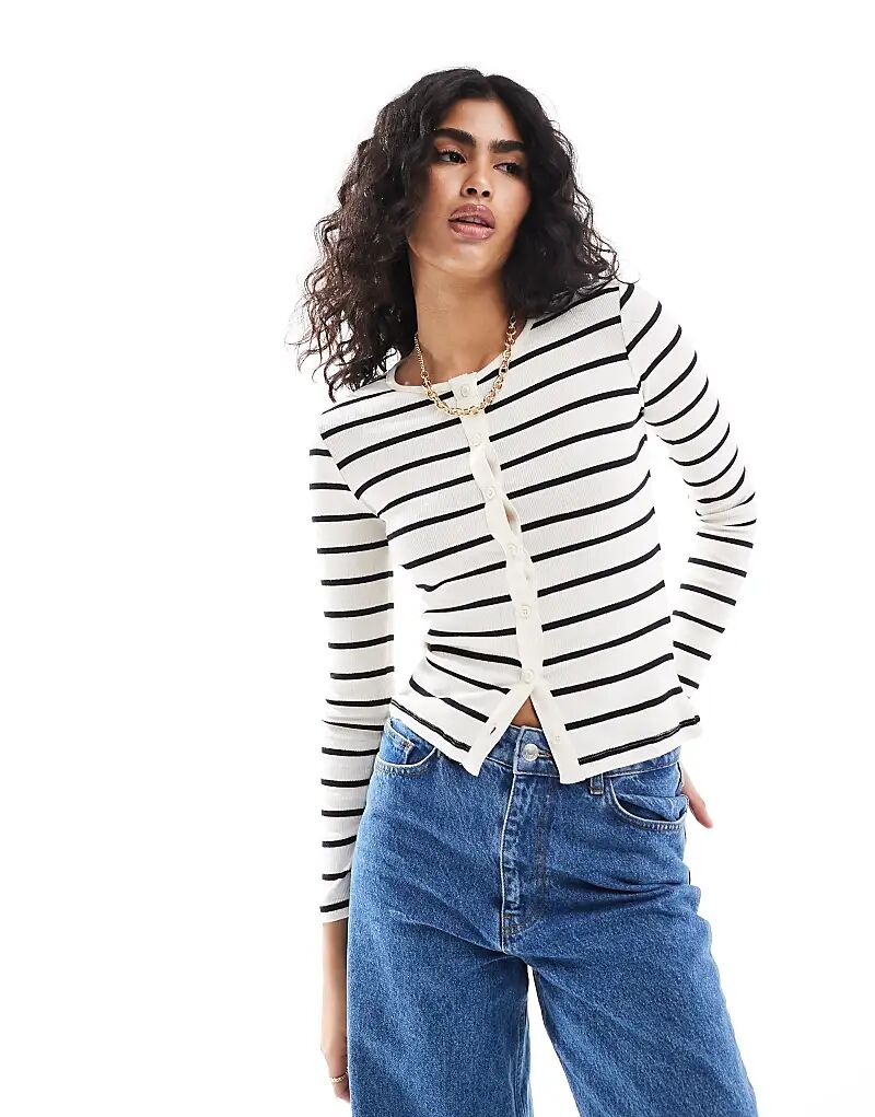 Кардиган с длинными рукавами на пуговицах в кремово-черную полоску Brave Soul
Кардиган с длинными рукавами на пуговицах в кремово-черную полоску Brave Soul