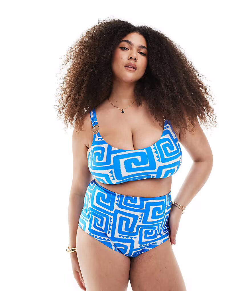 Бикини-топ New Look Curve с глубоким вырезом и синим узором в виде завитков
Бикини-топ New Look Curve с глубоким вырезом и синим узором в виде завитков