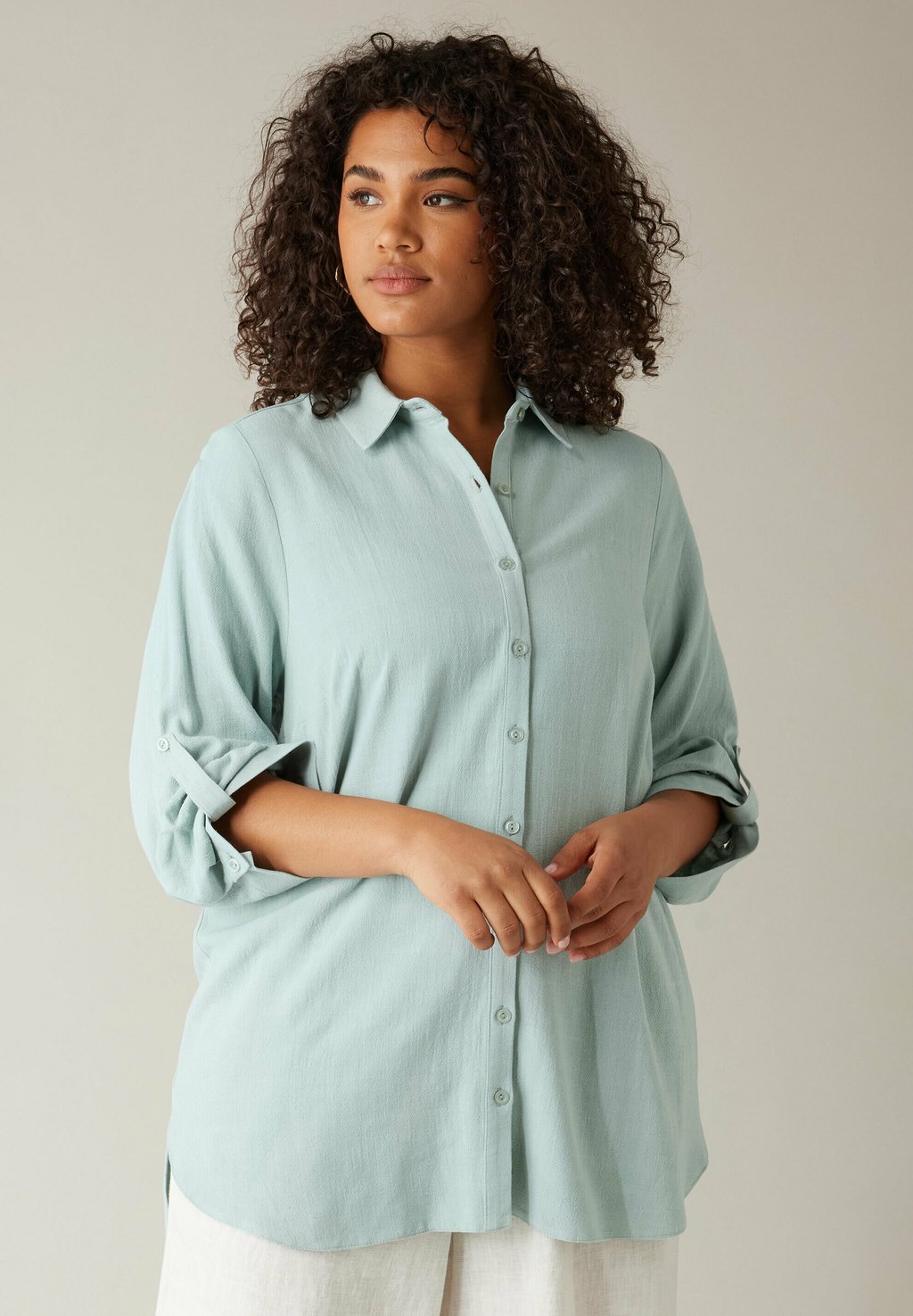 Блузка на пуговицах TAB SLEEVE Evans, светло-голубой
Блузка на пуговицах TAB SLEEVE Evans, светло-голубой