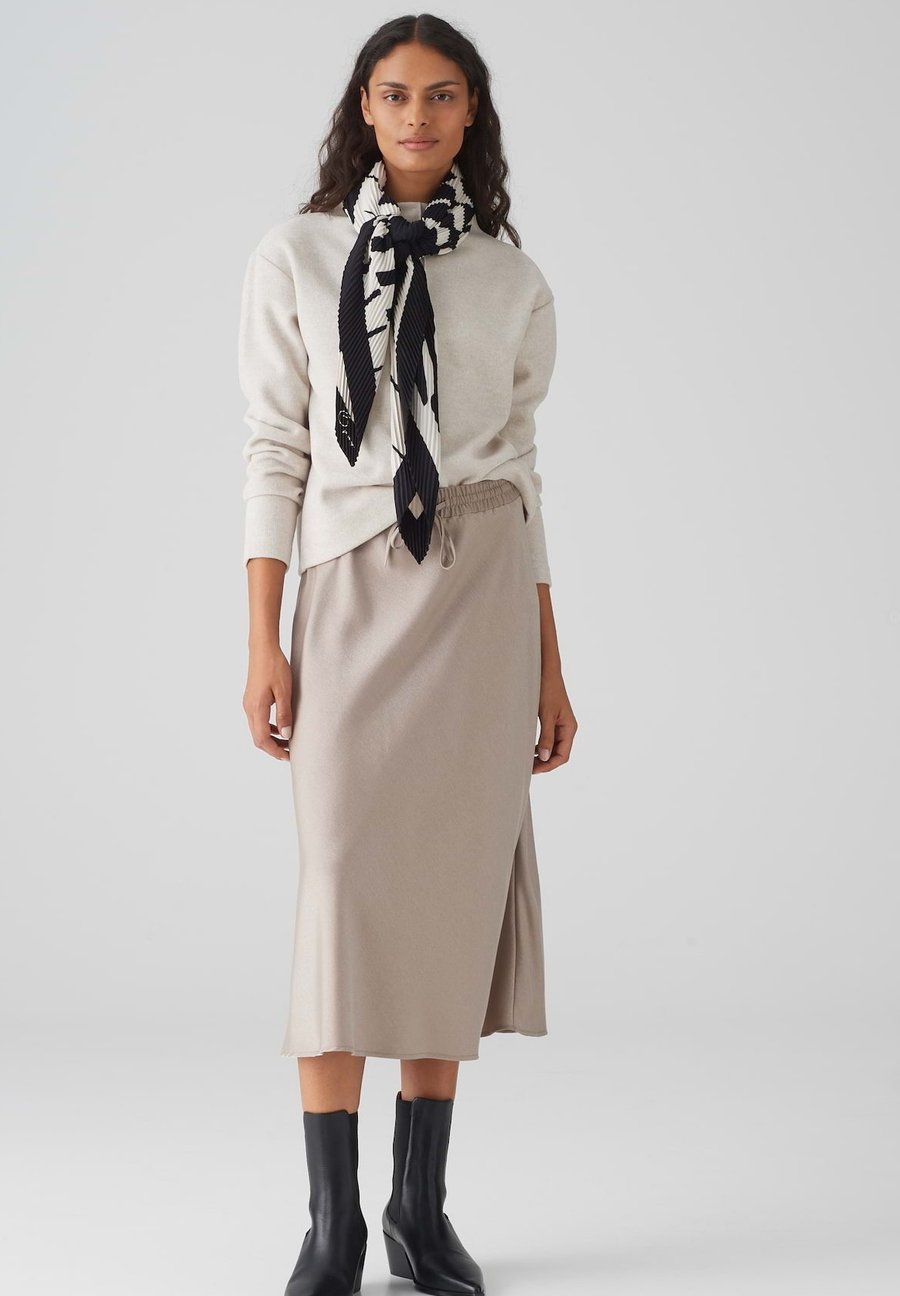 Шарф OPUS Foulard, Ivory/Beige
Шарф OPUS Foulard, Ivory/Beige