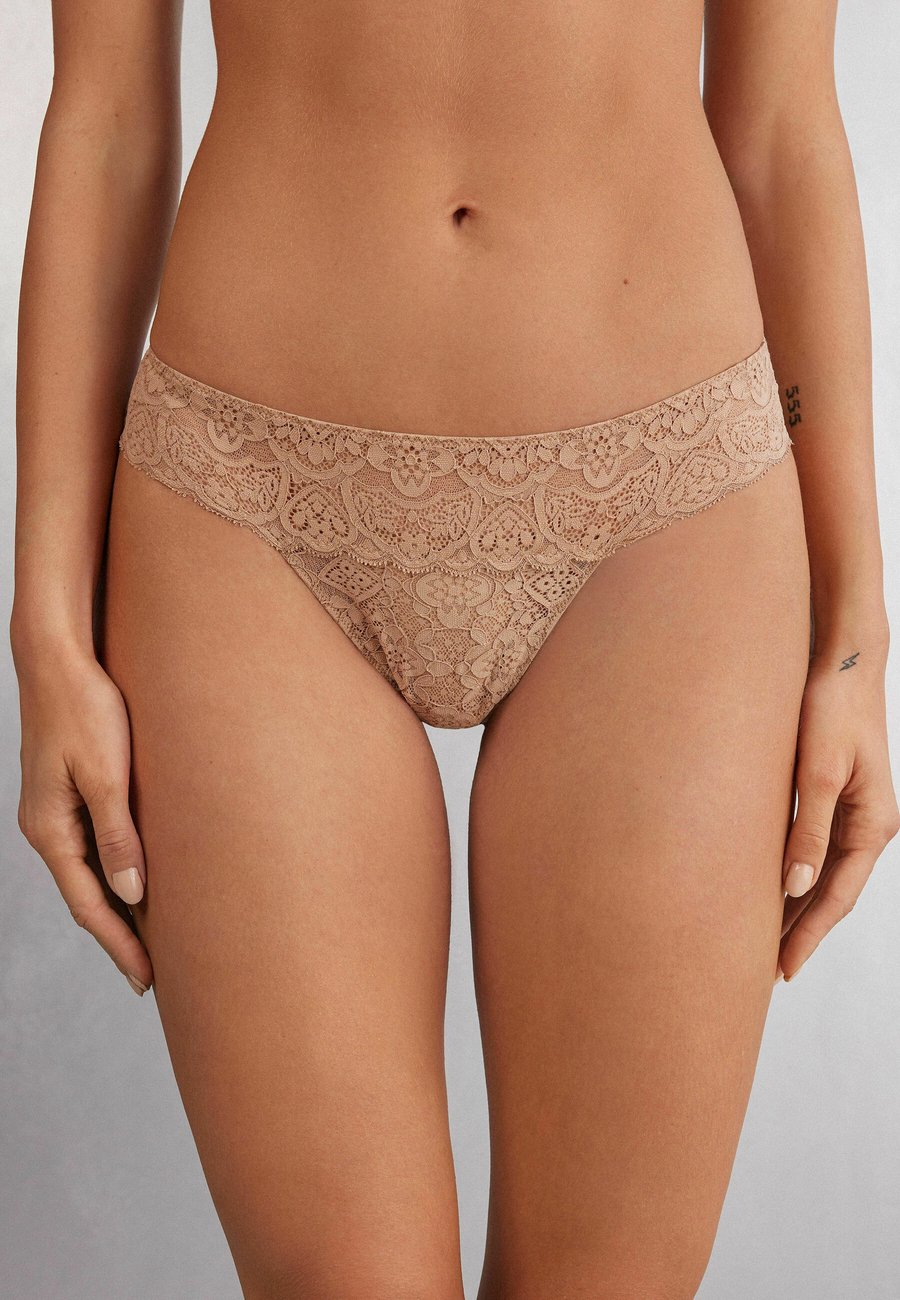 Трусы Intimissimi Thong, Natural/Tan
Трусы Intimissimi Thong, Natural/Tan