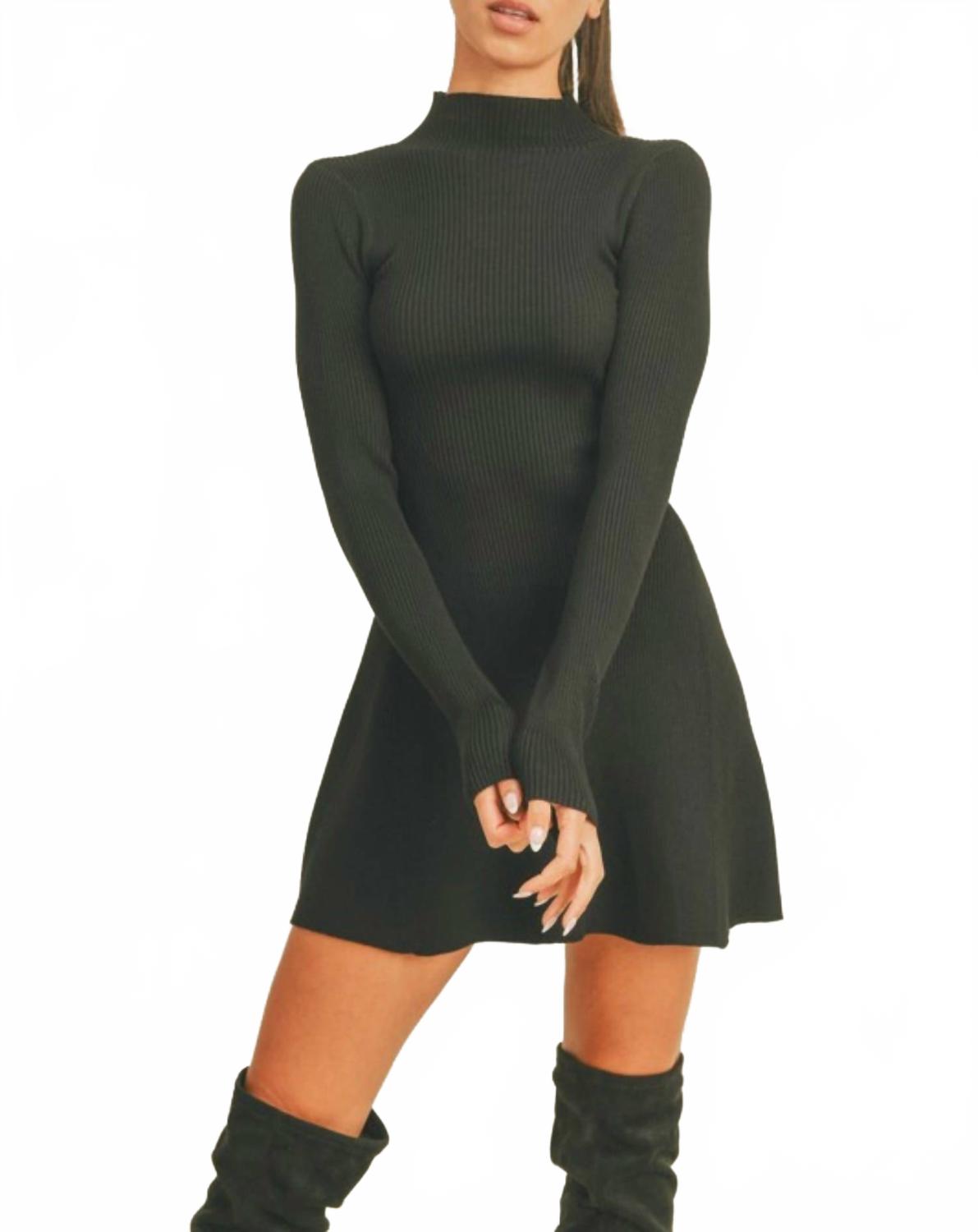 Черное мини-платье с высоким воротником и длинными рукавами силуэта приталенный-клеш Klesis
Черное мини-платье с высоким воротником и длинными рукавами силуэта приталенный-клеш Klesis