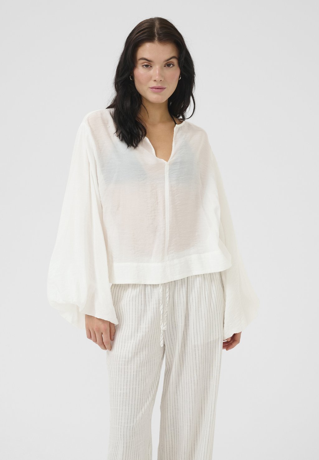 Блуза LILO My Essential Wardrobe, белый
Блуза LILO My Essential Wardrobe, белый