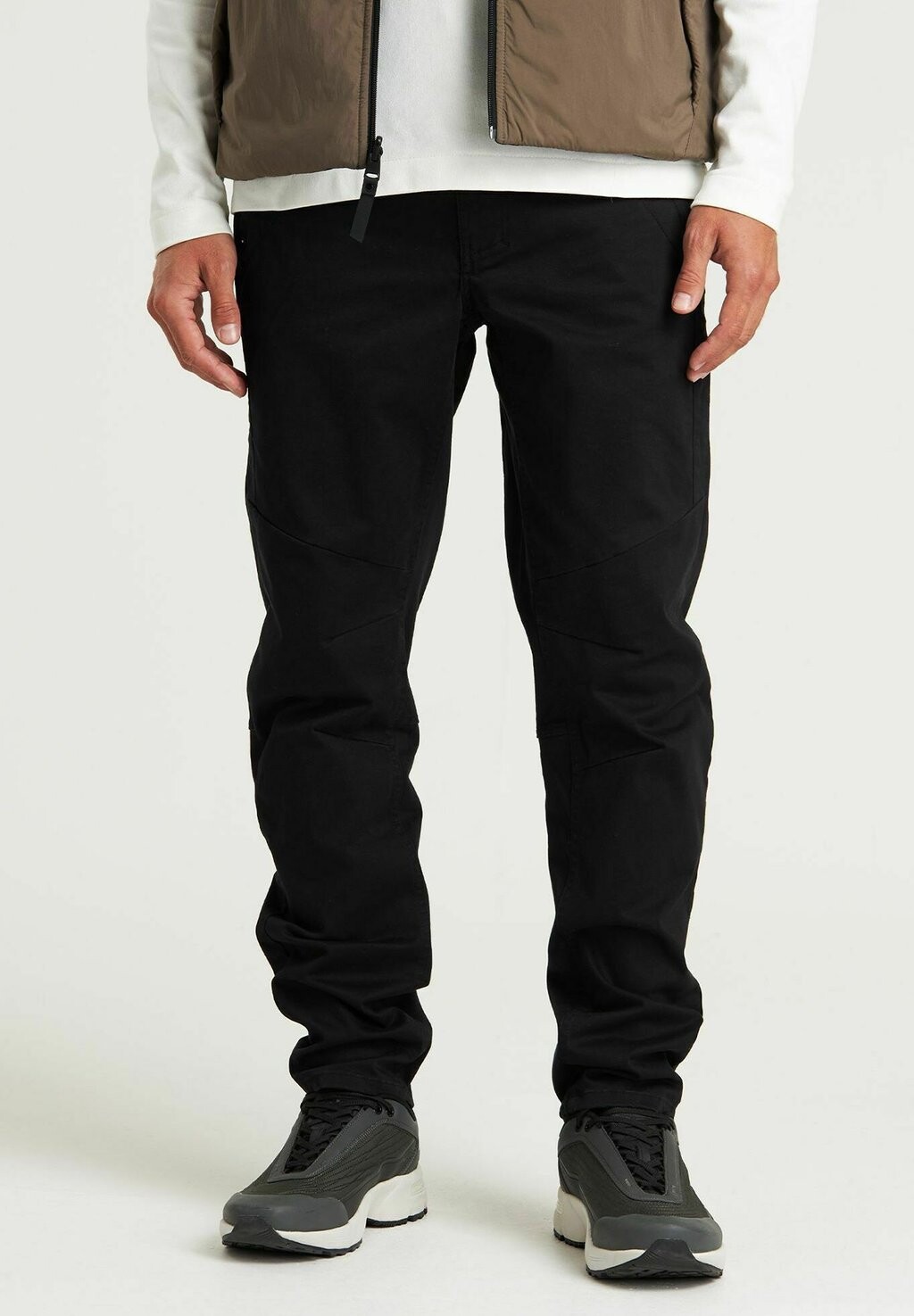 Брюки RESA L MAGNUS CHASIN', черный
Брюки RESA L MAGNUS CHASIN', черный