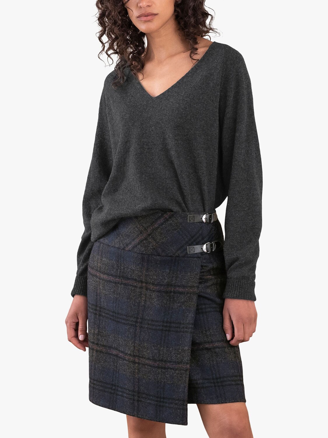 Шерстяной джемпер с V-образным вырезом Celtic & Co., древесный уголь
Шерстяной джемпер с V-образным вырезом Celtic & Co., древесный уголь