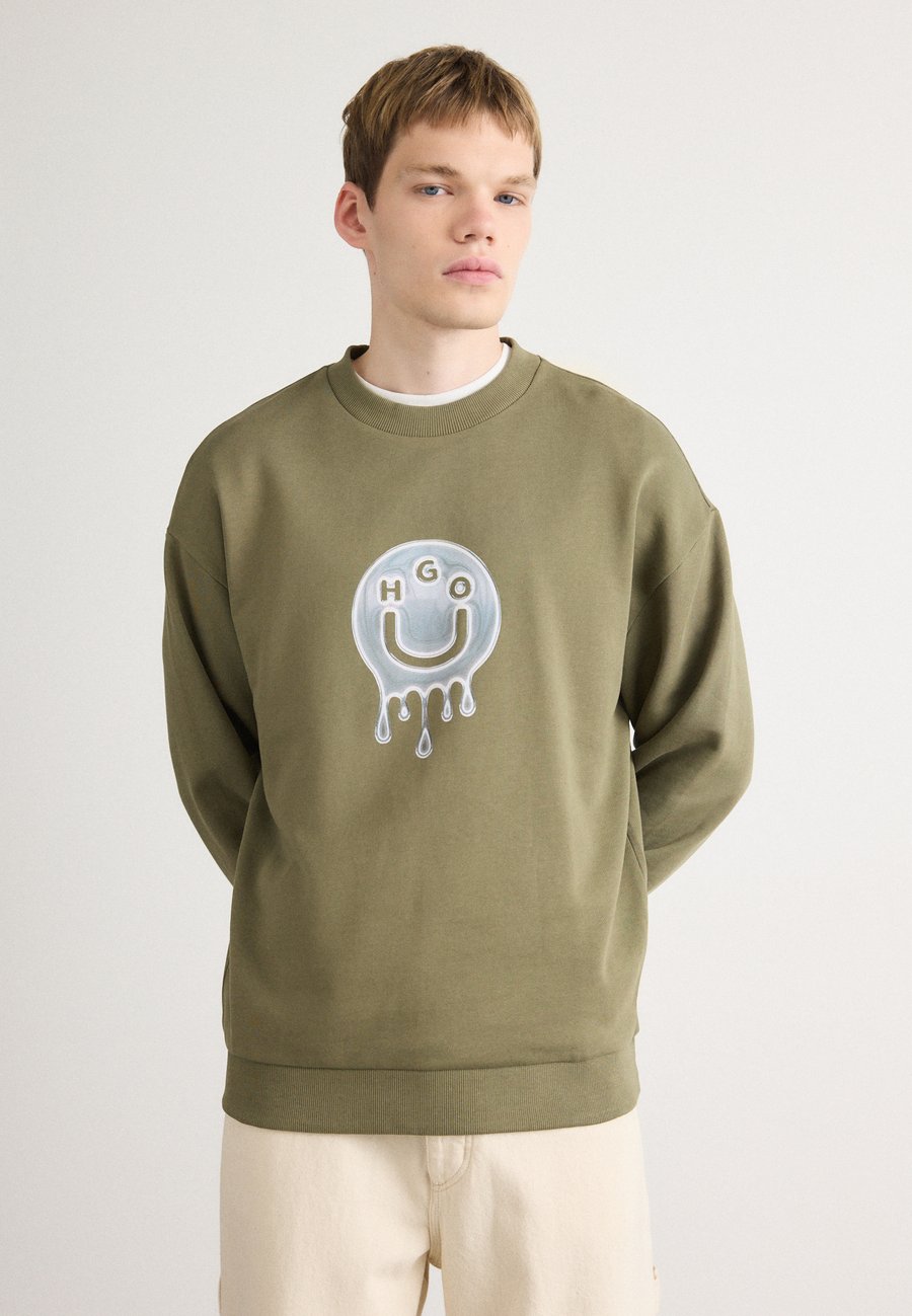 Толстовка HUGO NEWIREX, Open Green/Olive
Толстовка HUGO NEWIREX, Open Green/Olive