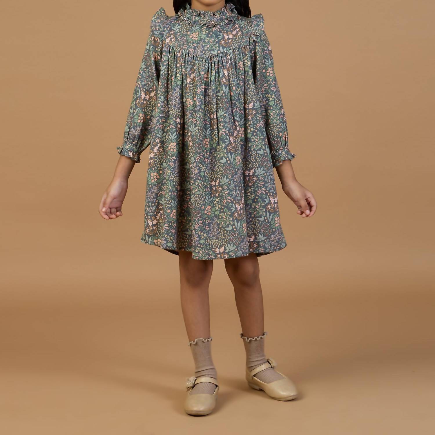 Детское платье Louise осеннее в зелено-многоцветном Early Sunday
Детское платье Louise осеннее в зелено-многоцветном Early Sunday