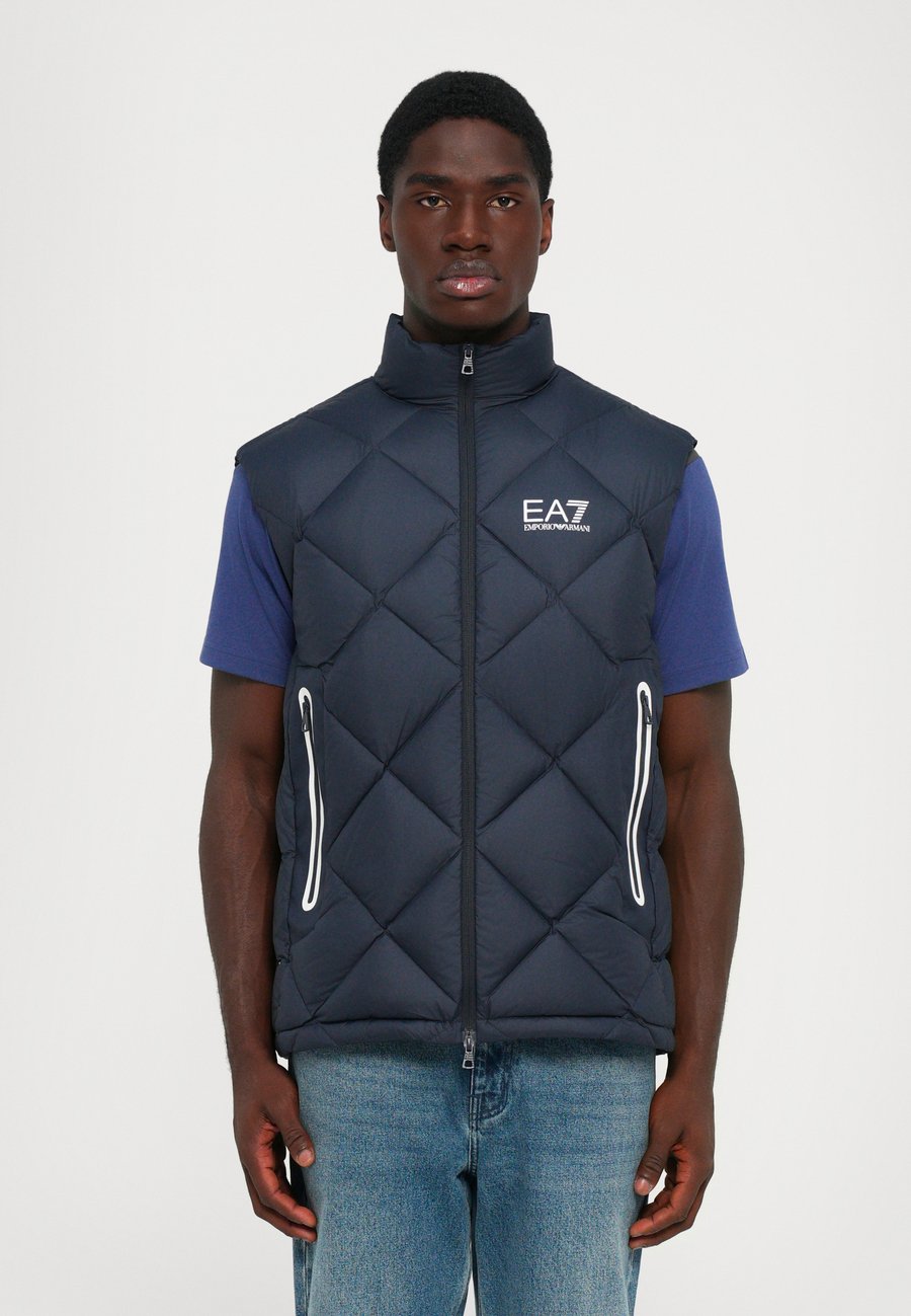 Куртка EA7 Emporio Armani MOUNTAIN QUILTED VEST, Blue
Куртка EA7 Emporio Armani MOUNTAIN QUILTED VEST, Blue