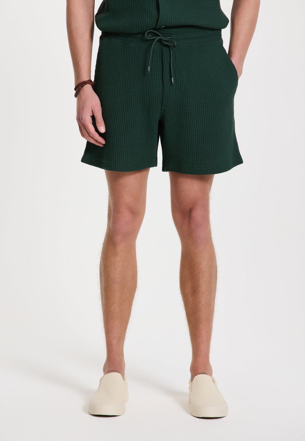 Шорты OSCAR WAFFLE STRUCTURE Shiwi, темно-зеленый
Шорты OSCAR WAFFLE STRUCTURE Shiwi, темно-зеленый