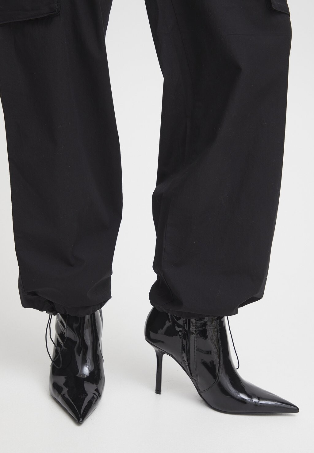 Брюки карго BYDEMETE b.young, черный деним
Брюки карго BYDEMETE b.young, черный деним