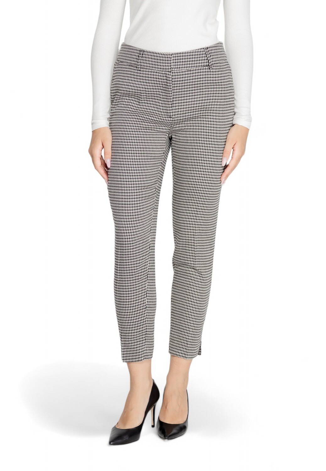 Брюки женские ONLY капри в клетку, черно-белый
Брюки женские ONLY капри в клетку, черно-белый