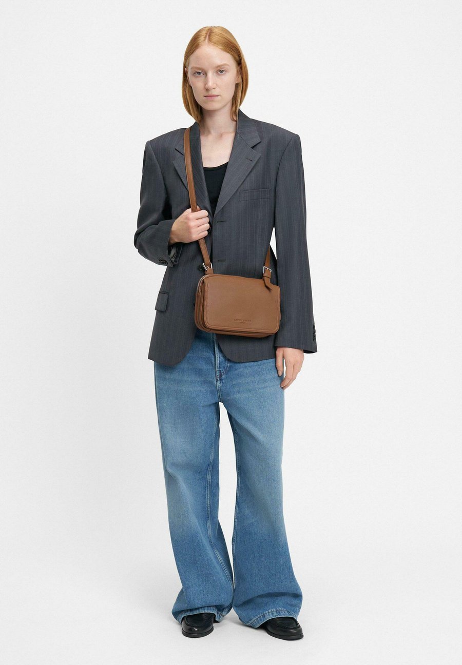 Сумка кросс-боди Liebeskind Berlin MAREIKE M GERÄUMIGE , Karamell/Light Brown
Сумка кросс-боди Liebeskind Berlin MAREIKE M GERÄUMIGE , Karamell/Light Brown