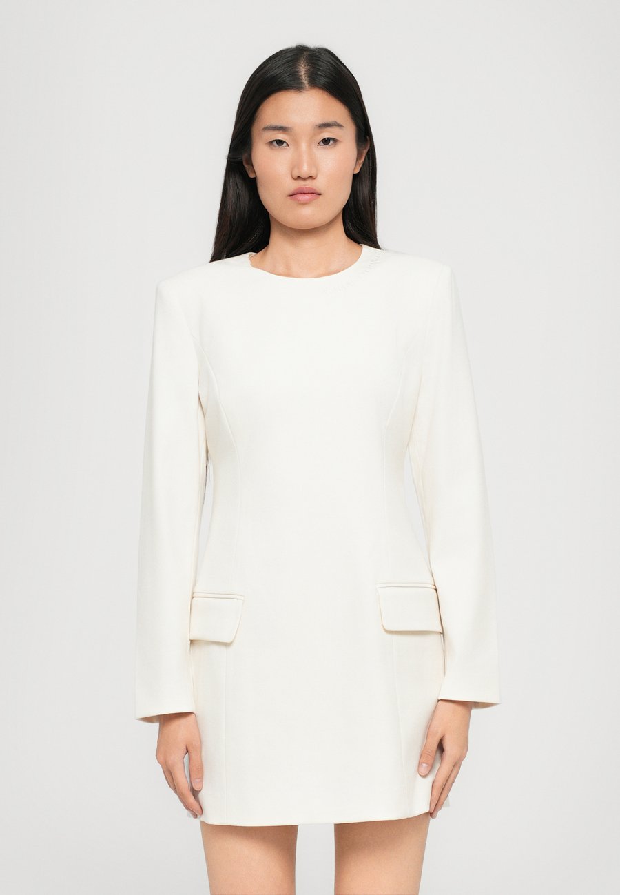 Платье Armani Exchange DRESS, Off-White
Платье Armani Exchange DRESS, Off-White