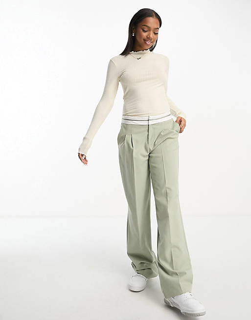 Кремовый топ с высоким воротником и краем салата JDY
Кремовый топ с высоким воротником и краем салата JDY