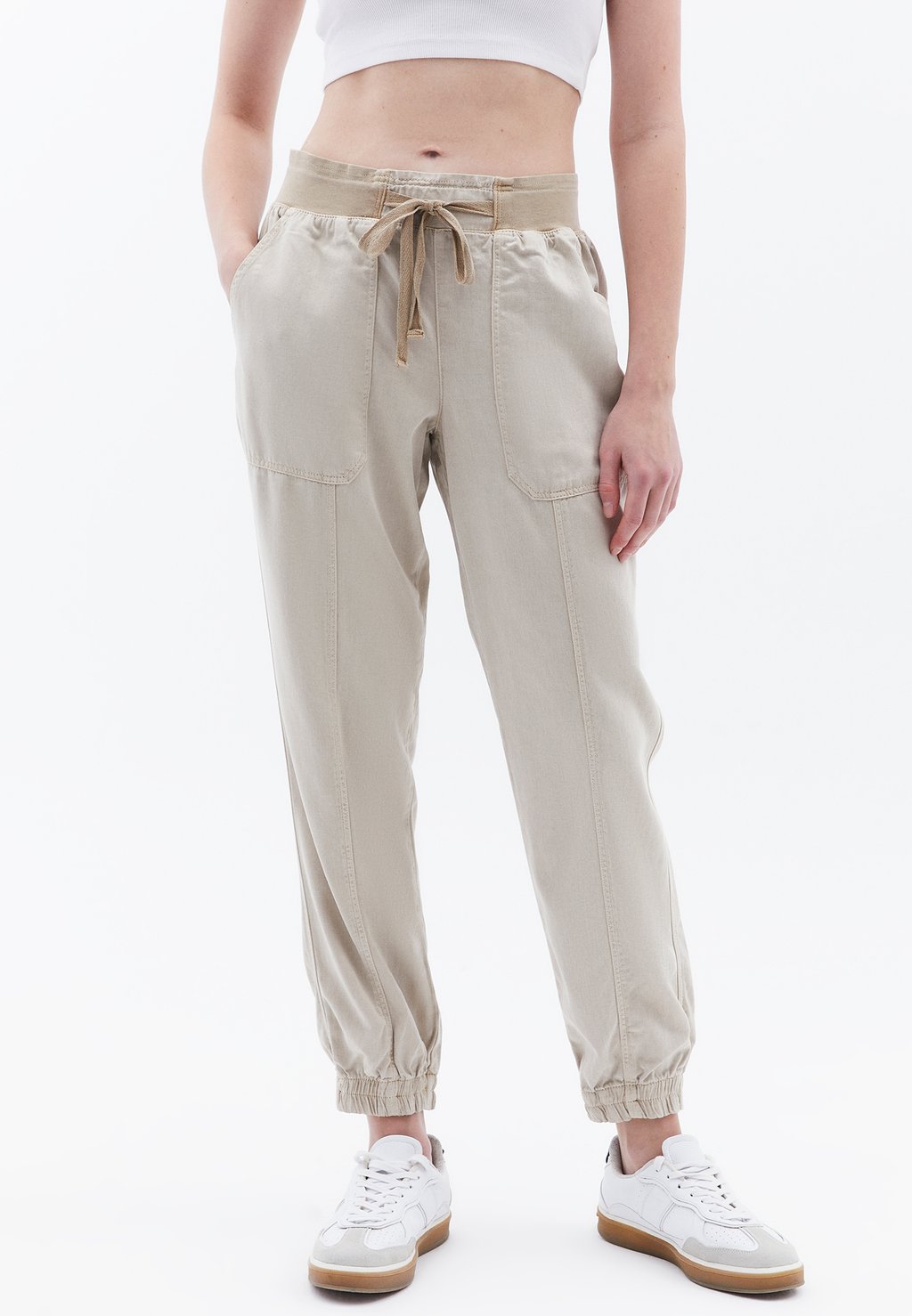 Спортивные штаны JOGGING MIT ENGEN BEINABSCHLÜSSEN OXXO, бежевый
Спортивные штаны JOGGING MIT ENGEN BEINABSCHLÜSSEN OXXO, бежевый