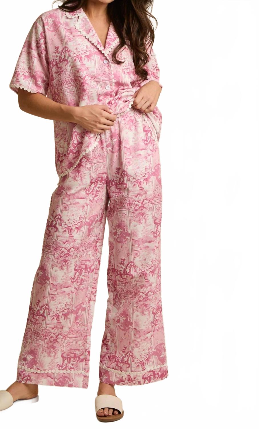 Пижамный комплект с принтом в розово-белую полоску FANTASTIC FAWN
Пижамный комплект с принтом в розово-белую полоску FANTASTIC FAWN