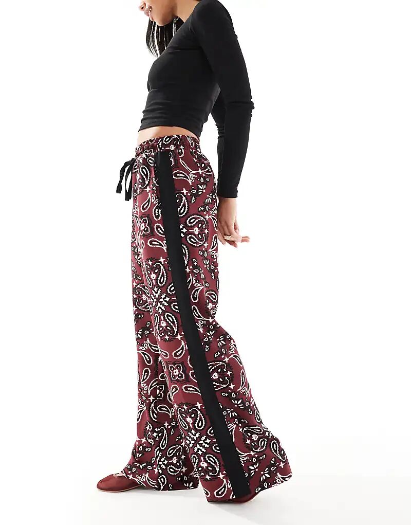 Брюки ASOS DESIGN с контрастной вставкой из темно-вишневого банданового цвета
Брюки ASOS DESIGN с контрастной вставкой из темно-вишневого банданового цвета
