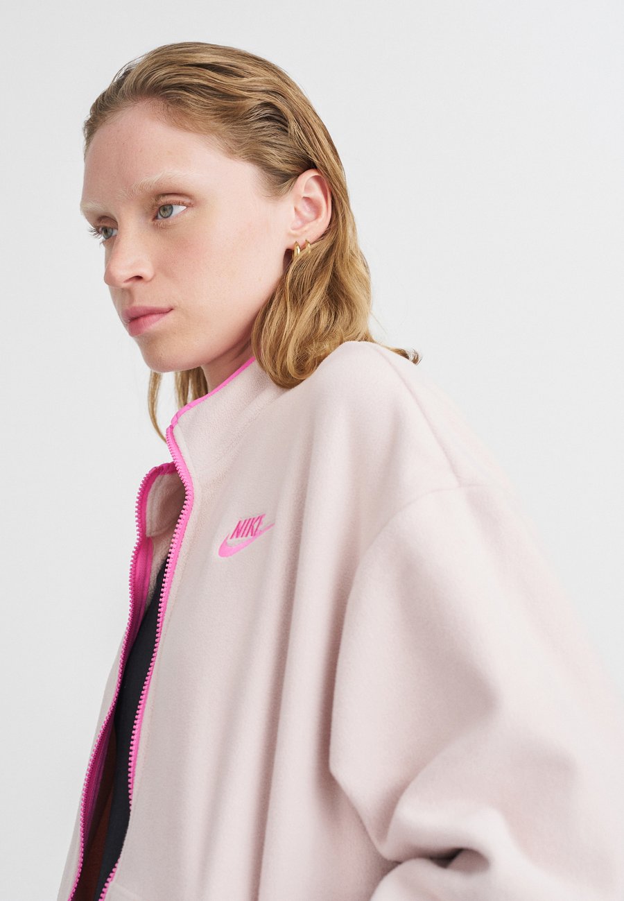 Джемпер Nike Sportswear Fleece jumper, Silt Red/Playful Pink/Red
Джемпер Nike Sportswear Fleece jumper, Silt Red/Playful Pink/Red