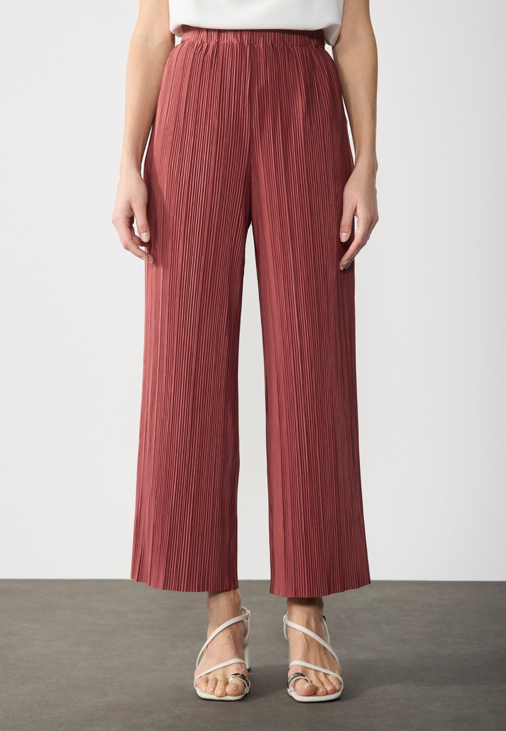 Брюки Anna Field, бургундия
Брюки Anna Field, бургундия