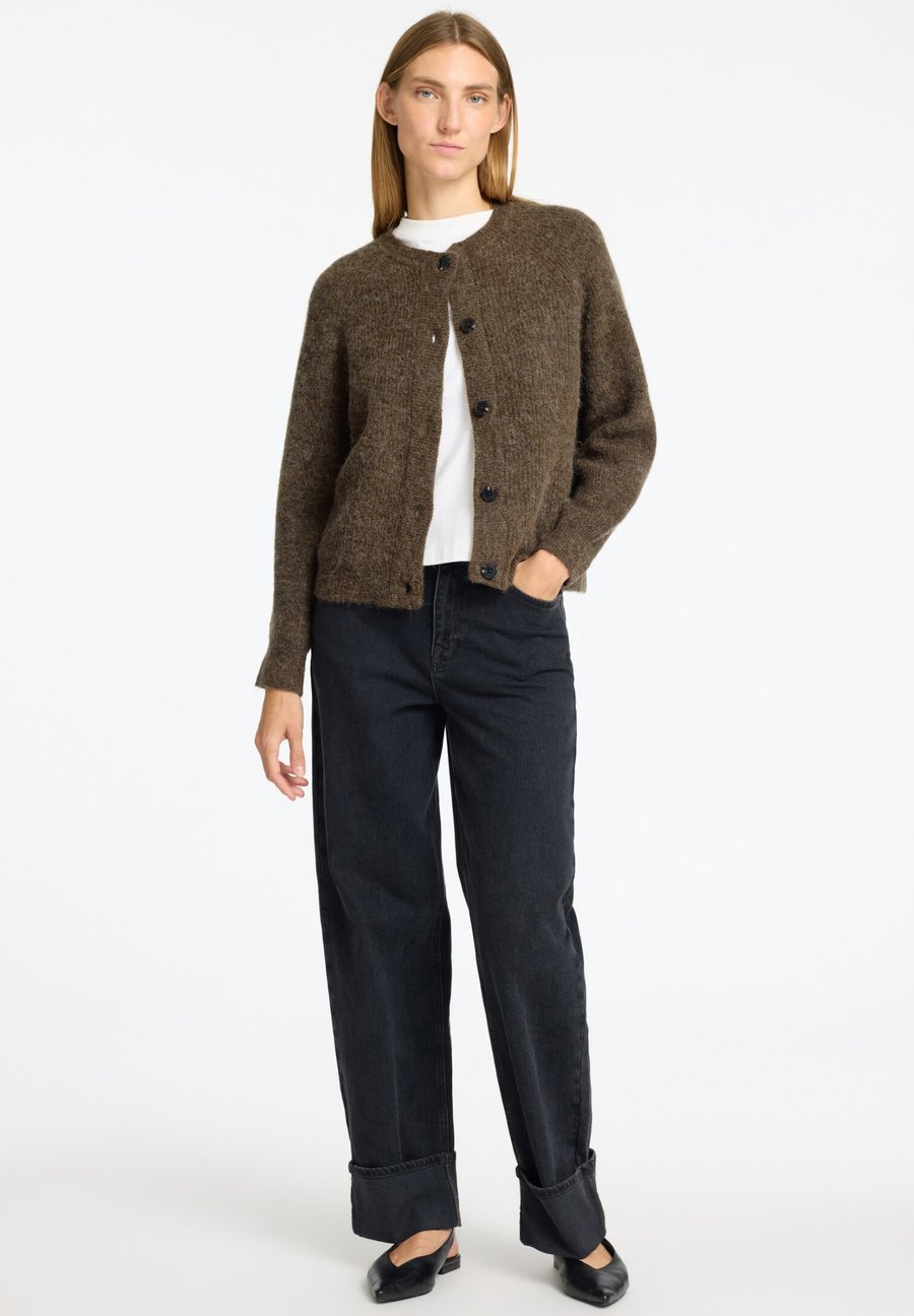 Кардиган Selected Femme SLFLULU CARDIGAN, Brun/Dark Brown
Кардиган Selected Femme SLFLULU CARDIGAN, Brun/Dark Brown