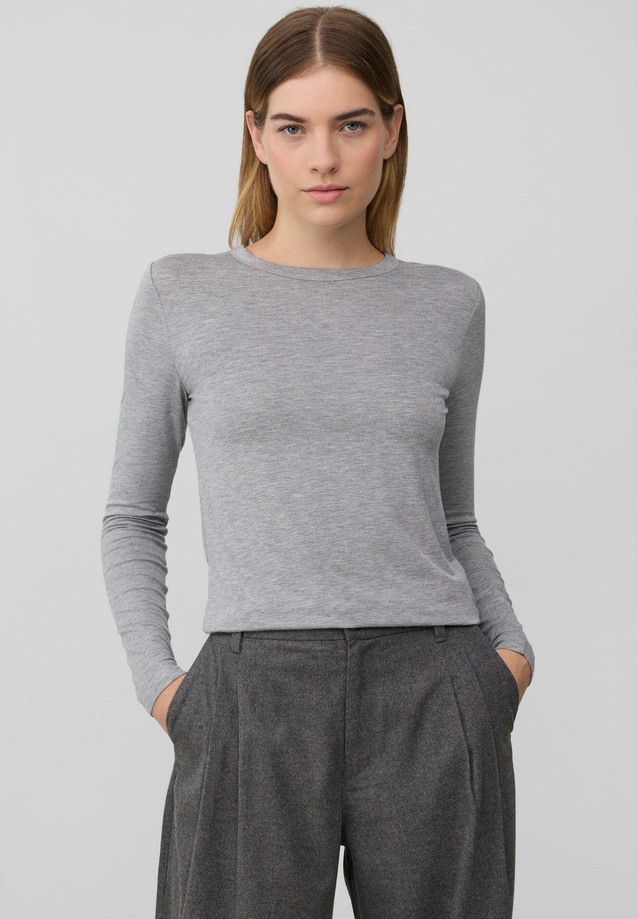 Топ s.Oliver Long sleeved top, Graphit/Grey
Топ s.Oliver Long sleeved top, Graphit/Grey