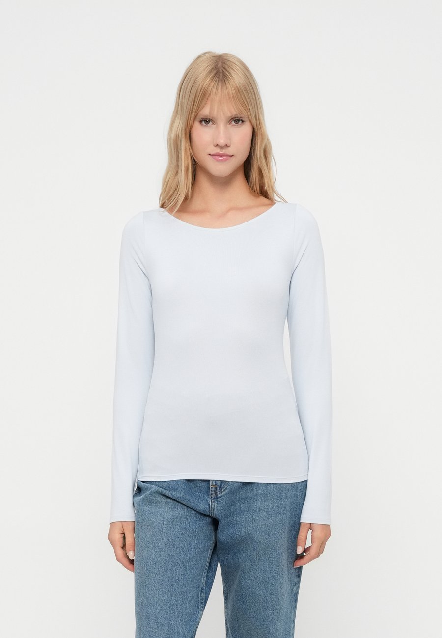 Топ Hollister Co. FLAT SLASH, Light Blue
Топ Hollister Co. FLAT SLASH, Light Blue