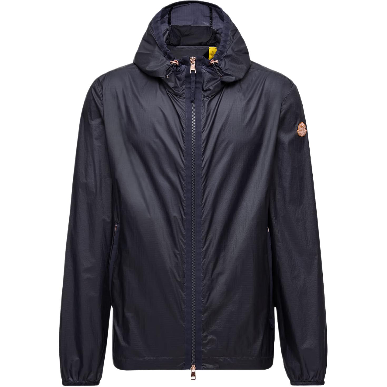 MONCLER GENIUS Куртка Moncler X Gilga Farm от Дональда Гловера, Marine Blue
MONCLER GENIUS Куртка Moncler X Gilga Farm от Дональда Гловера, Marine Blue