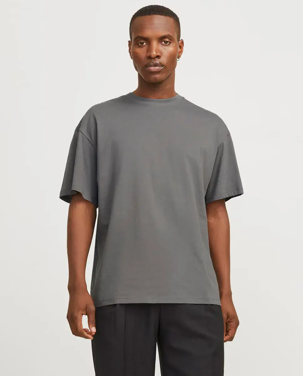 Мужская однотонная футболка с круглым вырезом и короткими рукавами Jack & Jones, серый
Мужская однотонная футболка с круглым вырезом и короткими рукавами Jack & Jones, серый