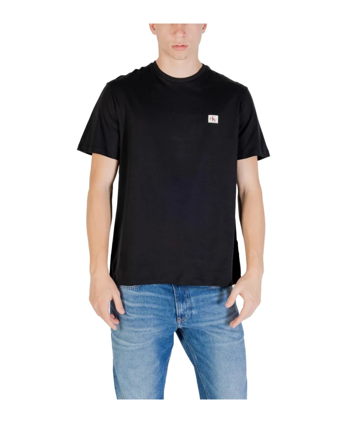 Классическая футболка с круглым вырезом и короткими рукавами. Calvin Klein Jeans, черный
Классическая футболка с круглым вырезом и короткими рукавами. Calvin Klein Jeans, черный