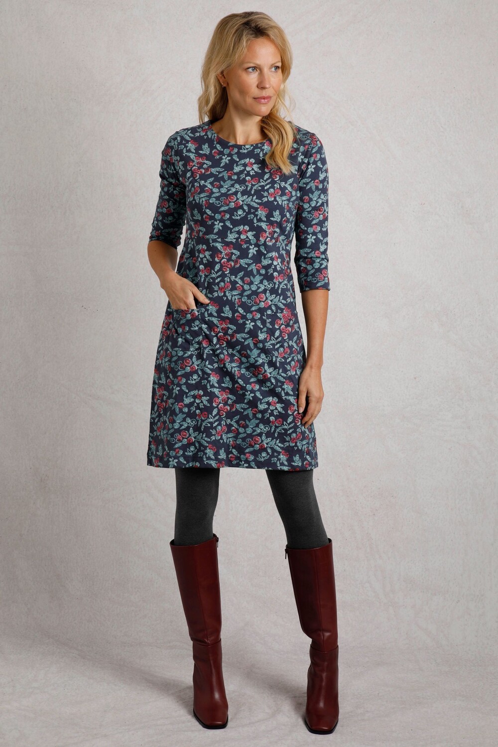 Платье из блестящего джерси с органическим принтом от markle Weird Fish, синий
Платье из блестящего джерси с органическим принтом от markle Weird Fish, синий