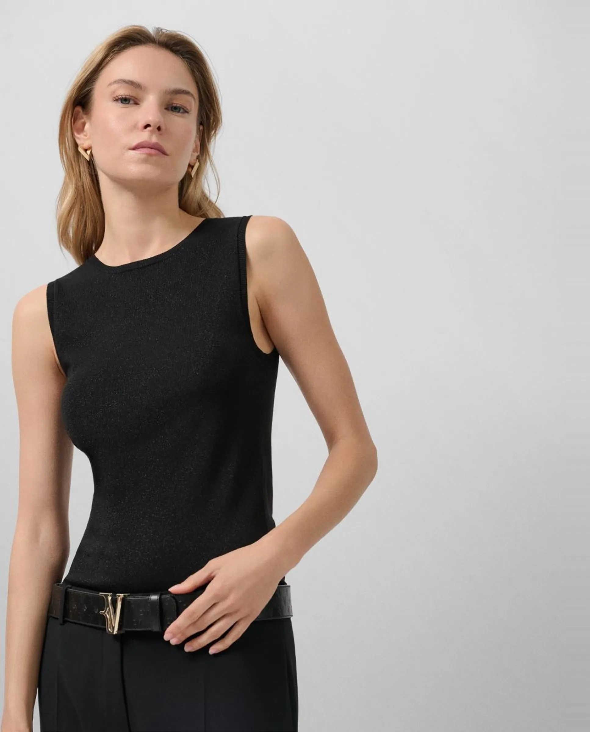 Женский топ из тонкой вязки Roberto Verino, черный
Женский топ из тонкой вязки Roberto Verino, черный