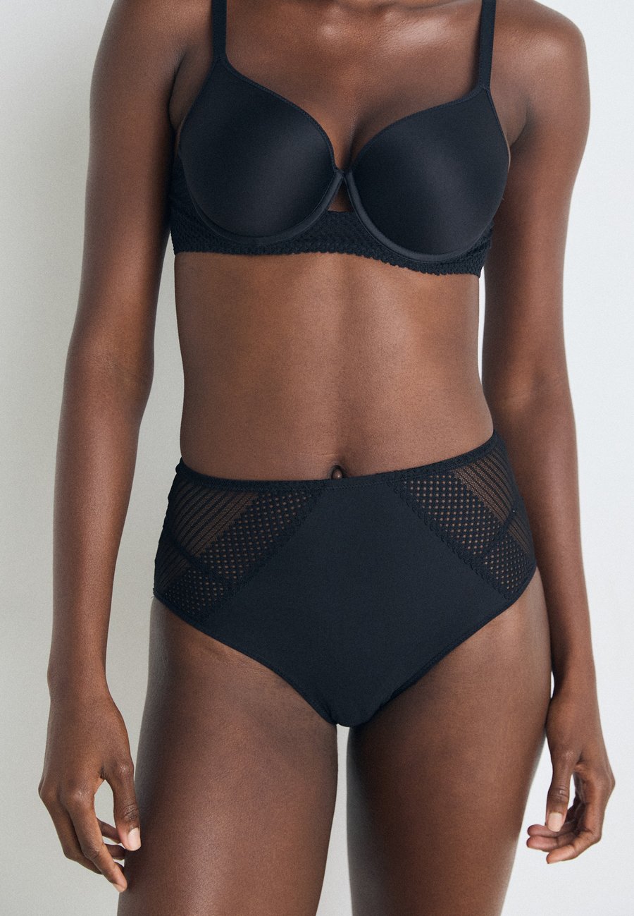 Брифы Chantelle PULP PLAY HIGH WAISTED FULL BRIEF, Black
Брифы Chantelle PULP PLAY HIGH WAISTED FULL BRIEF, Black