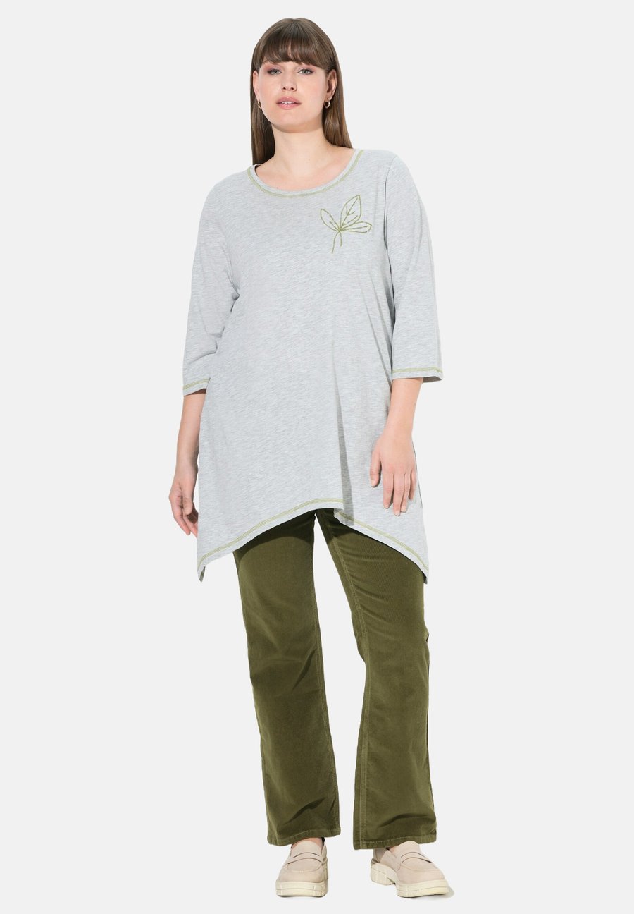 Топ Ulla Popken CONTRAST EMBROIDERED POINTED , Pale Mottled Grey/Mottled Light Grey
Топ Ulla Popken CONTRAST EMBROIDERED POINTED , Pale Mottled Grey/Mottled Light Grey