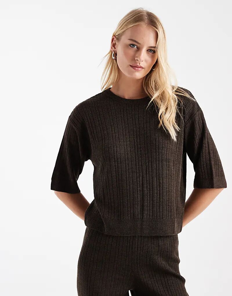 ONLY Высокий трикотажный топ шоколадно-коричневого цвета
ONLY Высокий трикотажный топ шоколадно-коричневого цвета