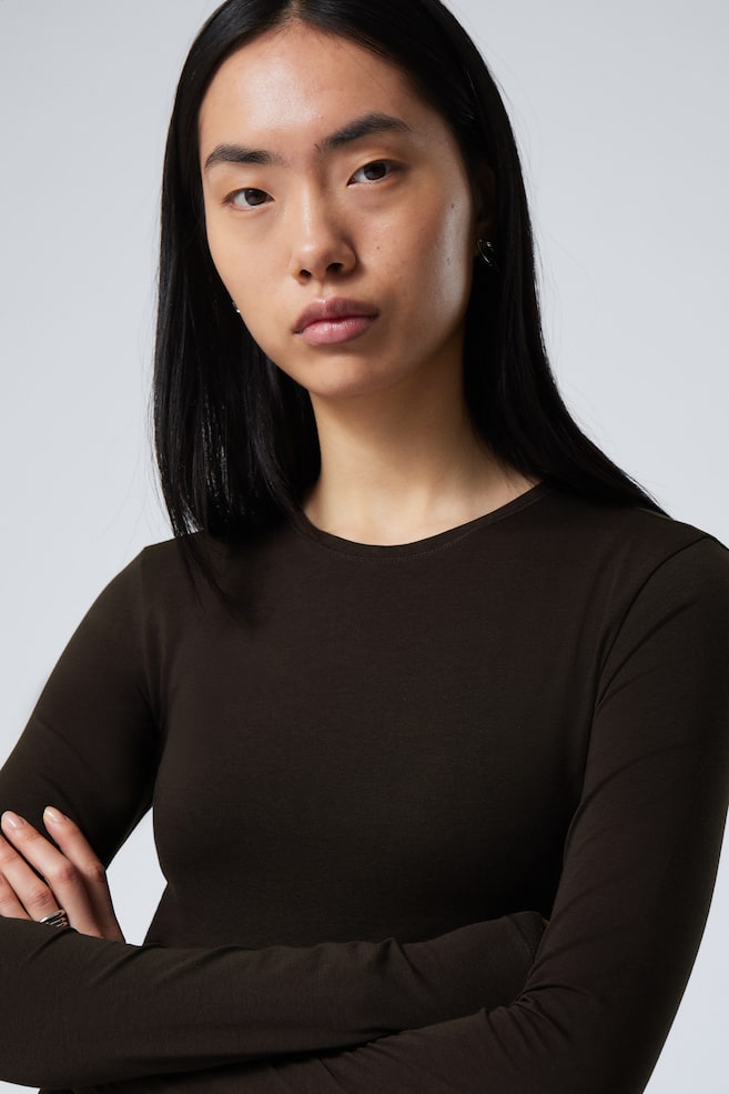 Узкий топ с длинными рукавами Weekday, коричневый
Узкий топ с длинными рукавами Weekday, коричневый