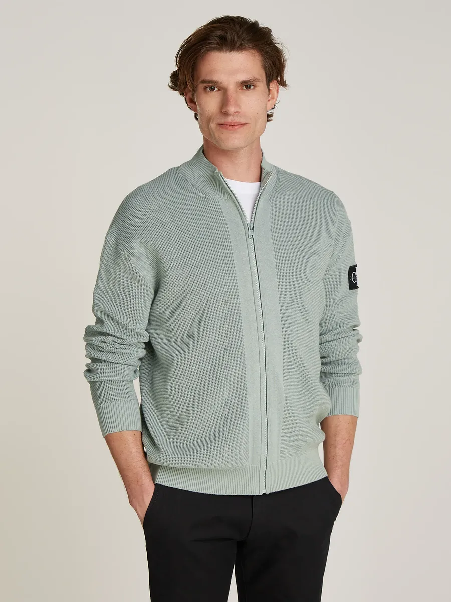 Кардиган Calvin Klein Jeans "CORE BADGE SWEATER ZIP THROUGH" с нашивкой-логотипом, серый
Кардиган Calvin Klein Jeans "CORE BADGE SWEATER ZIP THROUGH" с нашивкой-логотипом, серый
