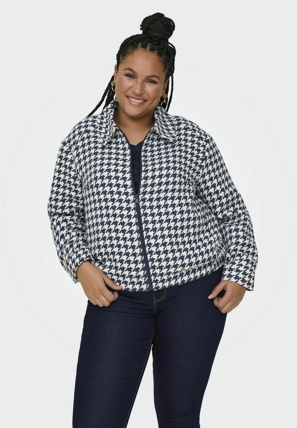 Летняя куртка KIMMIE ONLY Carmakoma, темно-синий
Летняя куртка KIMMIE ONLY Carmakoma, темно-синий