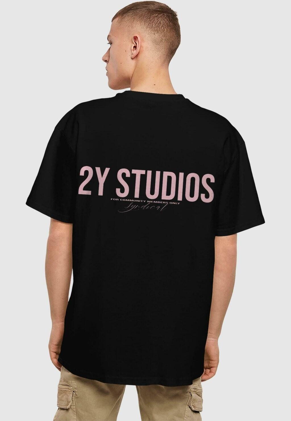 Футболка с принтом SYNDICAT 2Y Studios, черный
Футболка с принтом SYNDICAT 2Y Studios, черный