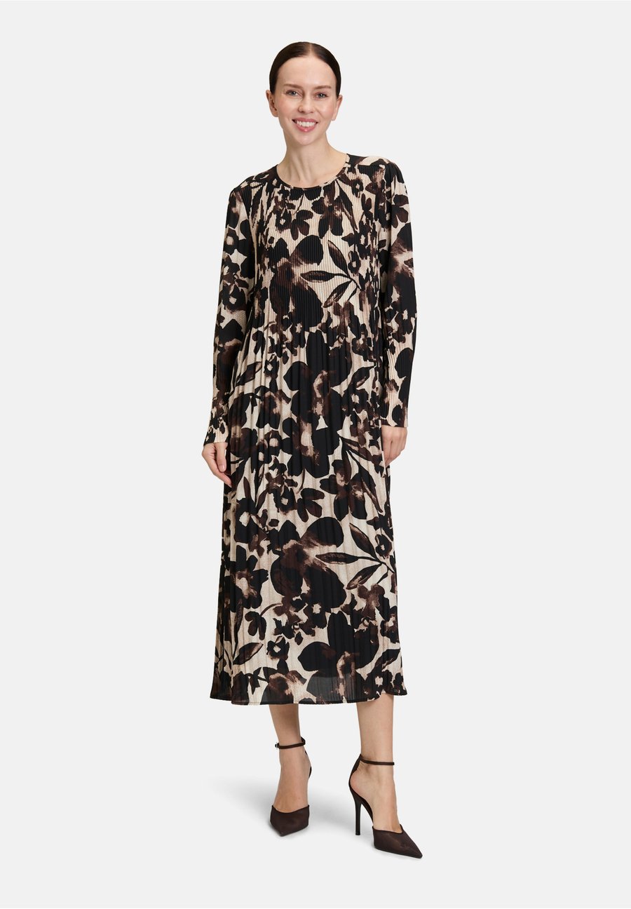 Платье Betty Barclay LANGARM, Beige Braun/Beige
Платье Betty Barclay LANGARM, Beige Braun/Beige