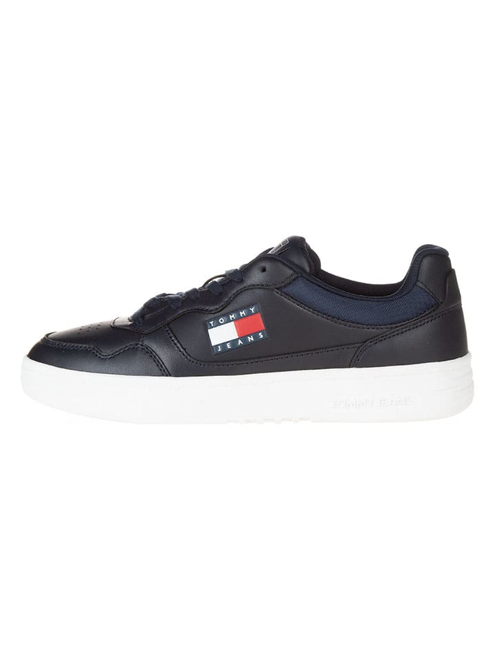 Tommy Hilfiger Shoes Кожаные кроссовки темно-синего цвета
Tommy Hilfiger Shoes Кожаные кроссовки темно-синего цвета